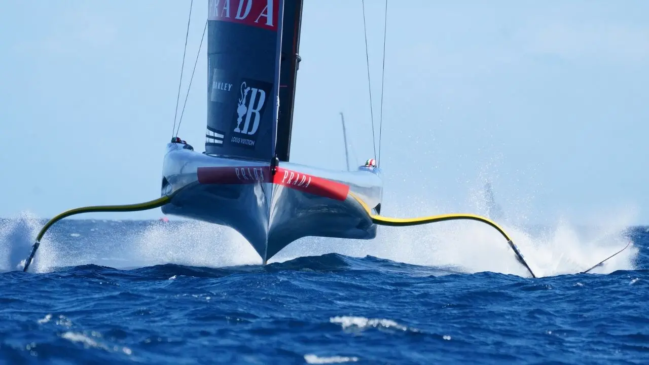 Louis Vuitton Cup, Luna Rossa si rialza: la finale con Ineos Britannia è sul 4-4