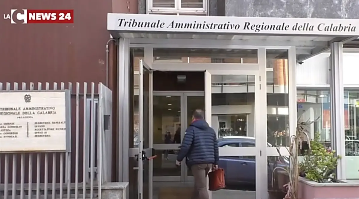Catanzaro, l’ex Cinema Orso «non è un bene da tutelare, in pessimo stato di conservazione»\n
