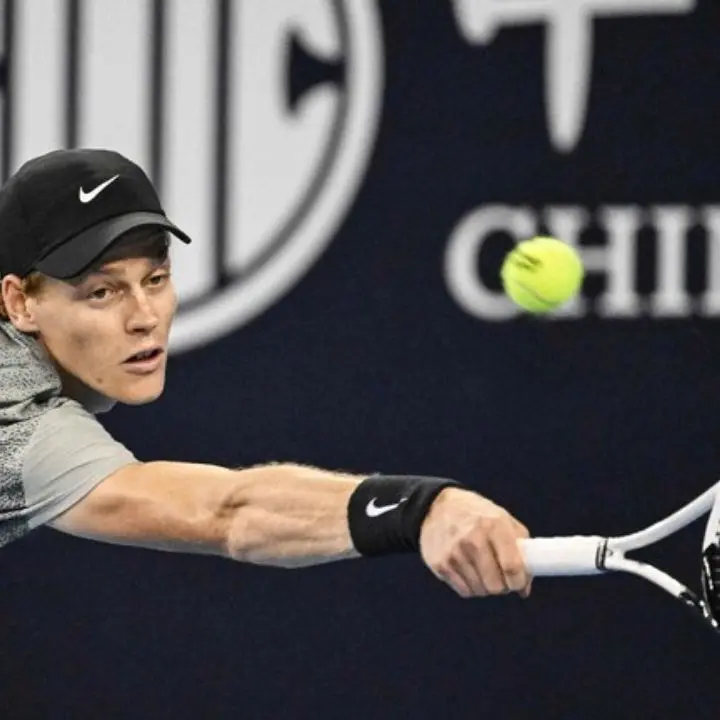 Cina Open, Alcaraz vince la battaglia con Sinner e conquista il titolo a Pechino