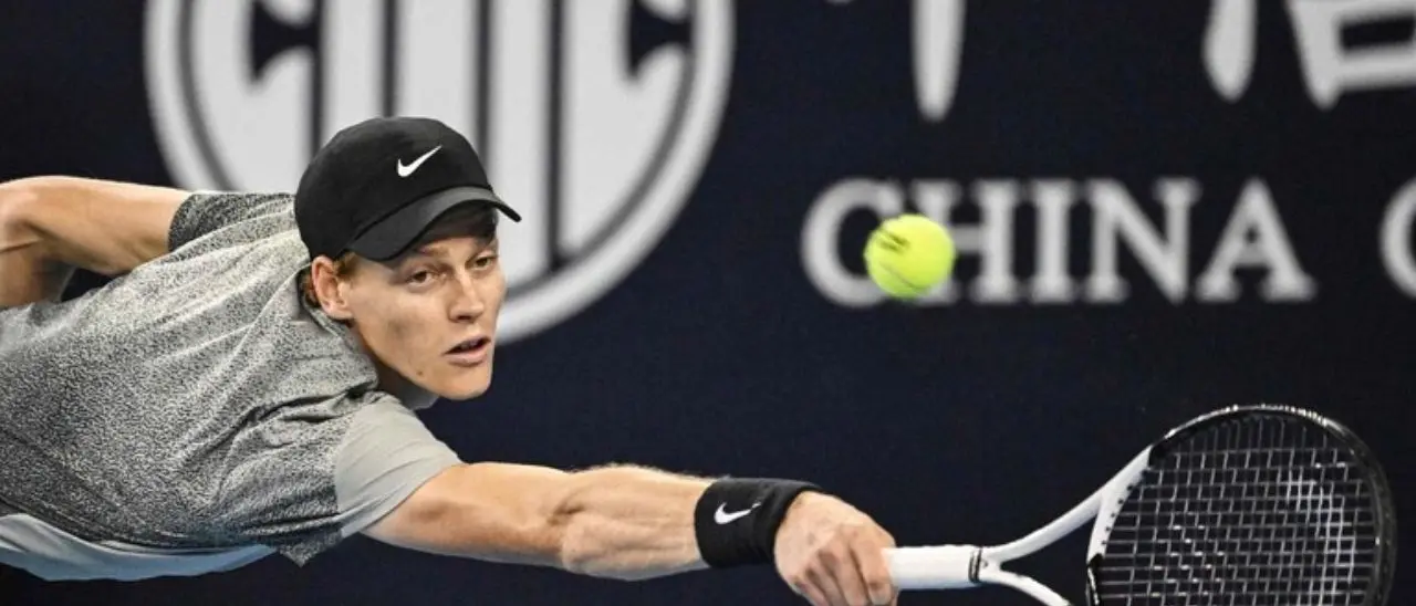 Cina Open, Alcaraz vince la battaglia con Sinner e conquista il titolo a Pechino