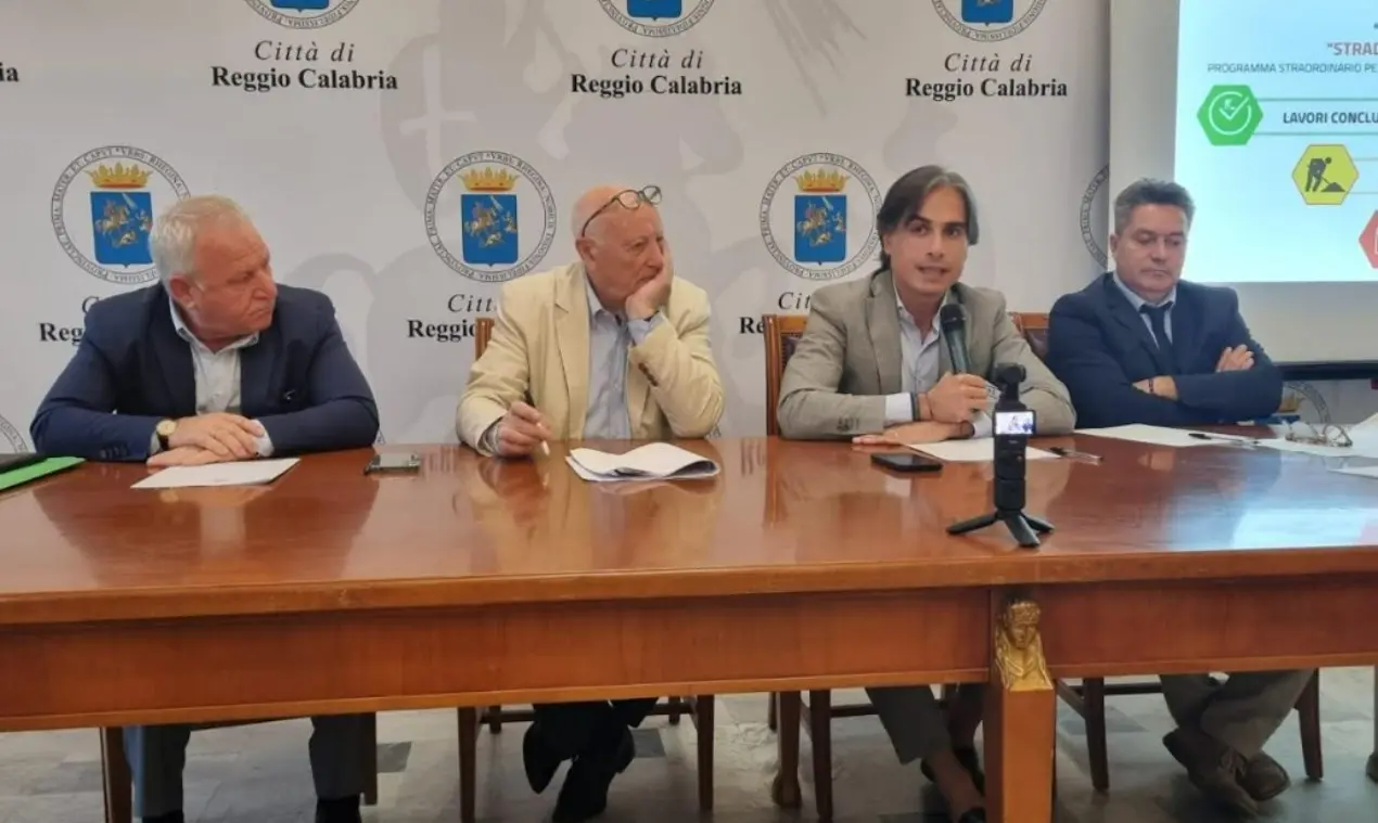 A Reggio Calabria al via il programma Strada facendo, il sindaco: «20 milioni per il rifacimento di arterie e sottoservizi»