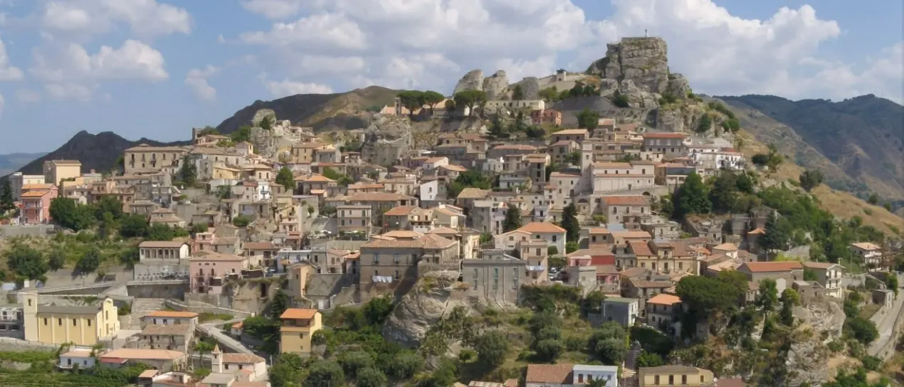 Raccontare e rilanciare il patrimonio delle minoranze linguistiche calabresi: a Bova il weekend della cultura e la Notte delle stelle