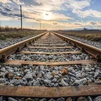 Operaio investito da un treno sulla Bologna-Venezia: sospesa la circolazione ferroviaria