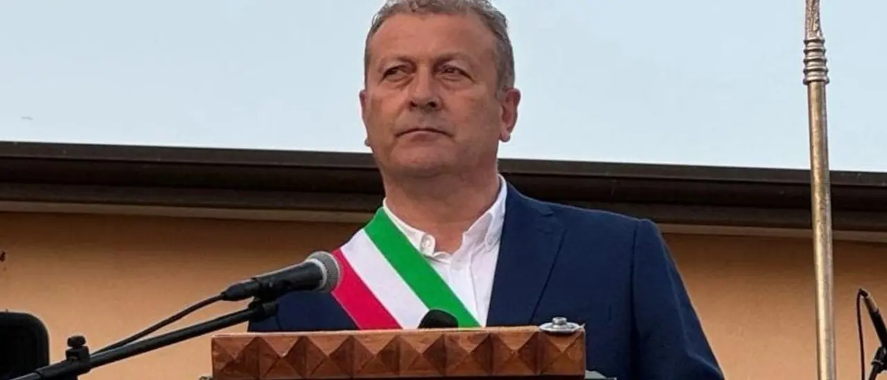 Arrestato il sindaco di Casabona, per la Dda Francesco Seminario «eletto grazie allo stretto legame con i vertici della cosca Tallarico»