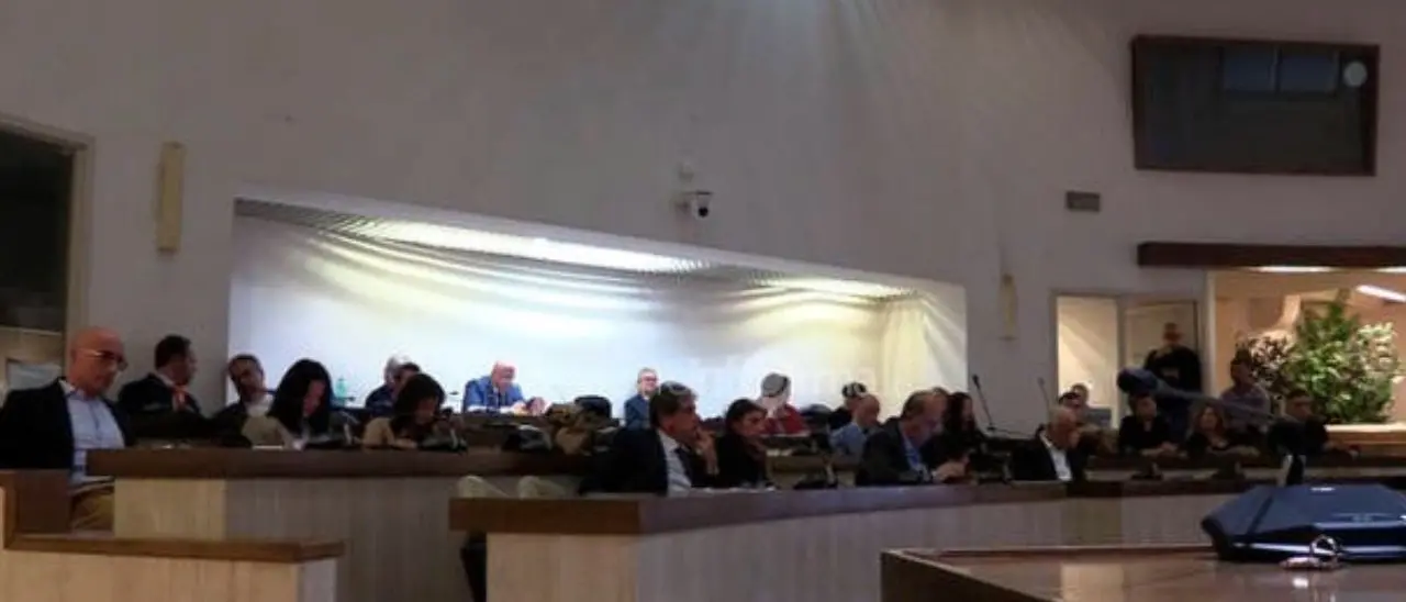 Crotone, gli oppositori di Voce: «Il sindaco e la sua giunta “tirano a campare” come stile di vita»