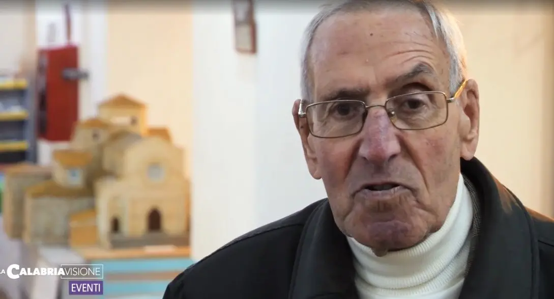 Addio a Mimmo Chiarella, il geometra con la passione per la storia che ha riprodotto le chiese e i castelli di Calabria