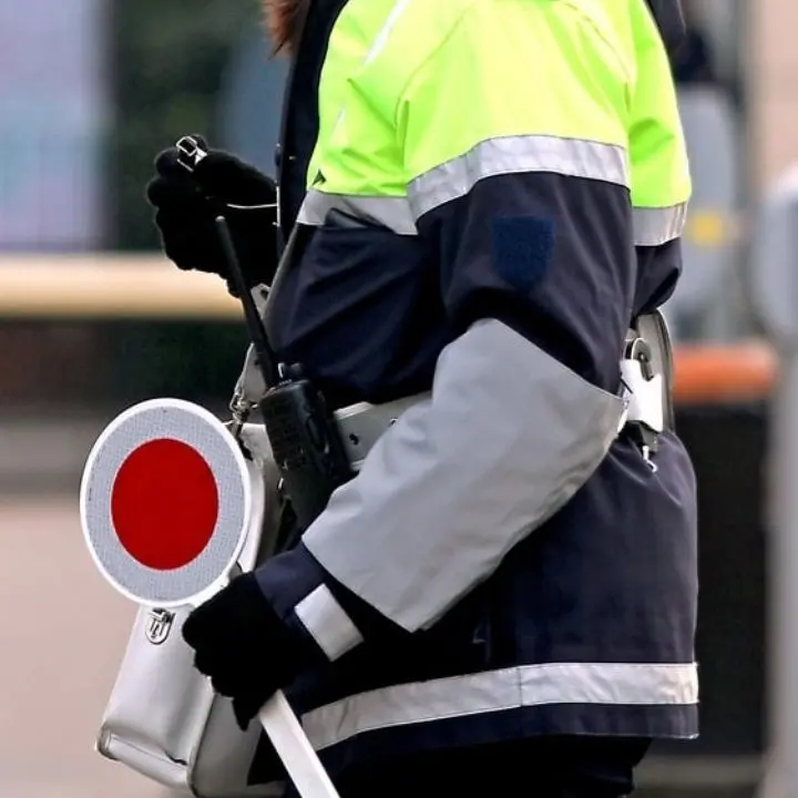 L’abuso d’ufficio non c’è più (ma la ’ndrangheta sì): assolto il vigile che cancellò le multe al boss vicino alle cosche di Platì