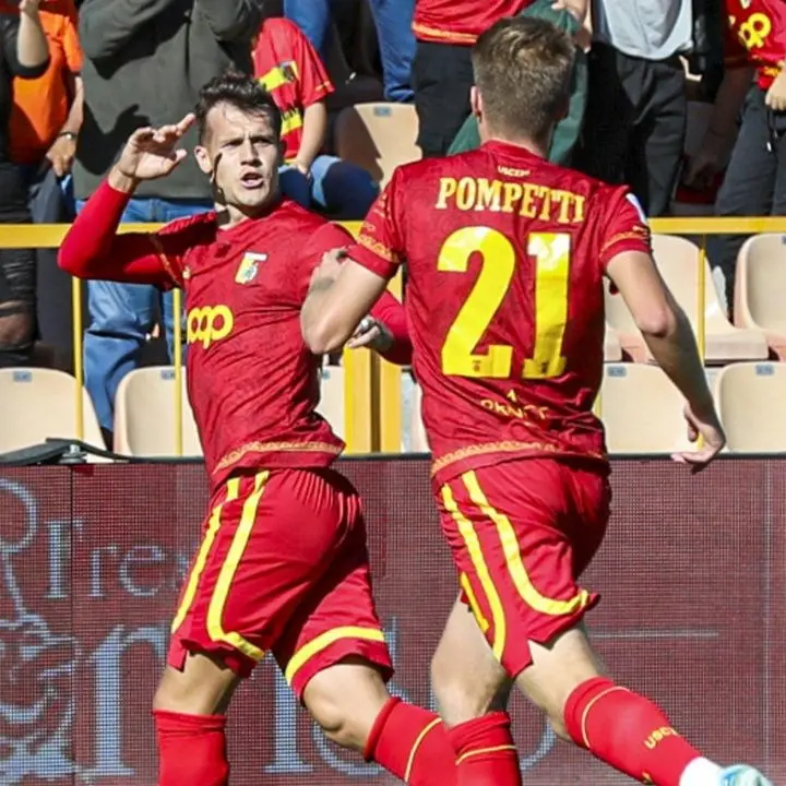 Catanzaro-Modena: un altro pareggio per le Aquile, proteste accese nel recupero per un rigore non concesso ai giallorossi. Finale 2-2