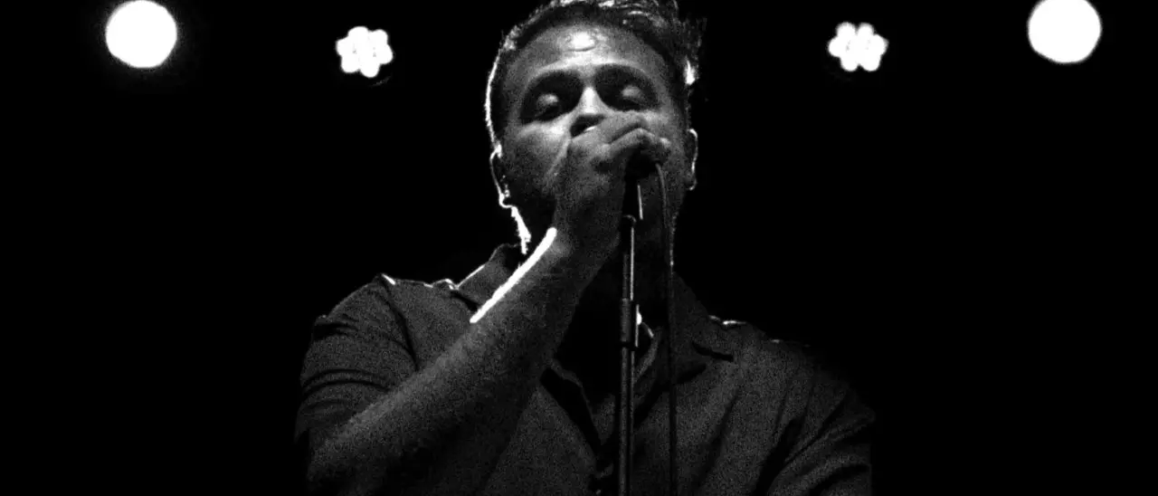 L’amore per la Calabria racchiuso nelle sue canzoni, il cantautore Tatho si racconta: «Con la musica celebro la mia regione»