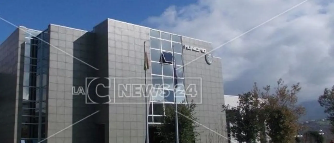 Fusione Comuni, il Comitato cittadino di Rende non ci sta: «Cosenza porta in dote debiti»