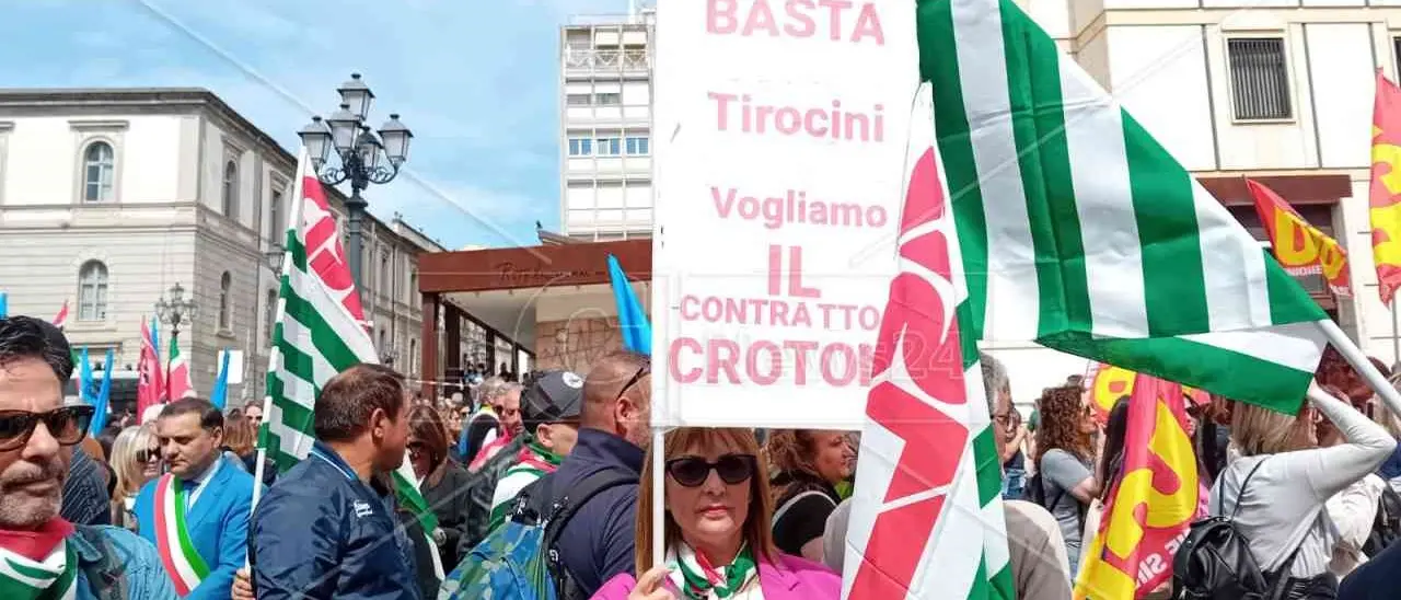 Parte il percorso per stabilizzare i tirocinanti: la Regione darà agli enti locali 25mila euro per ogni assunzione\n