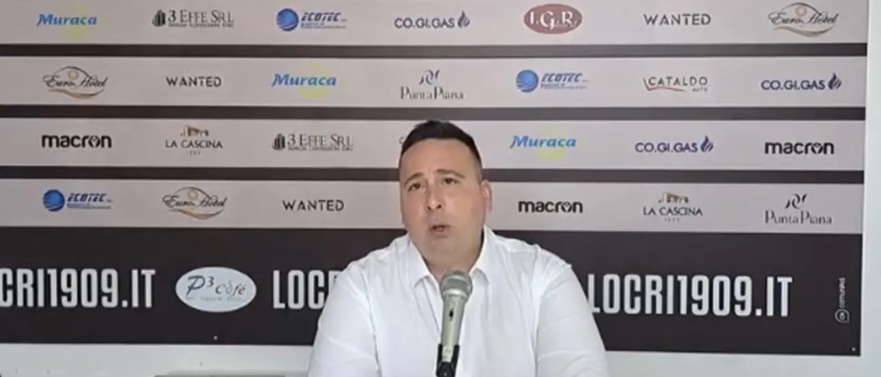Dopo l’esonero di mister Scorrano il Locri reintegra quattro giocatori. Il presidente Polifroni: «Dobbiamo costruire»