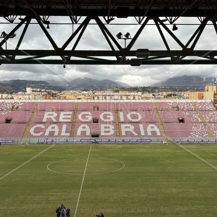 Serie D, Reggina-Acireale sospesa per un malore all’arbitro: fissata la data del recupero