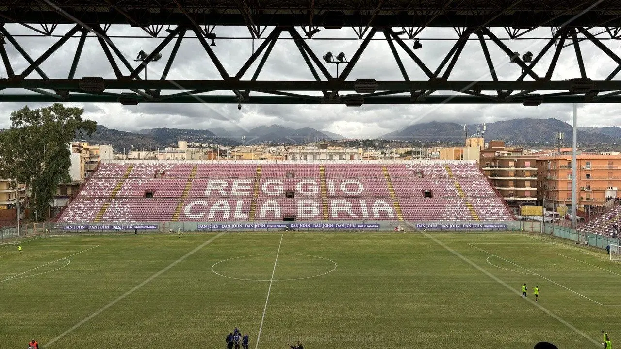 Serie D, Reggina-Acireale sospesa per un malore all’arbitro: fissata la data del recupero