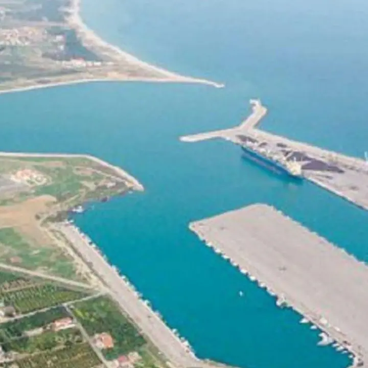 Baker Hughes smentisce il trasloco a Monfalcone. Restano le incognite sul futuro del porto di Corigliano Rossano