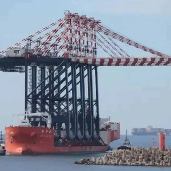Porto di Gioia Tauro, arrivate altre quattro nuove gru di banchina