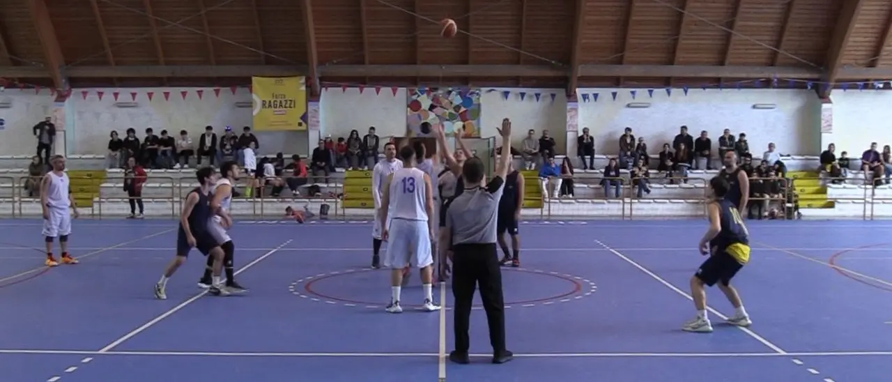 La Jonica Basket Crotone dice addio ai settori 13-14-15 anni, il disperato appello ai propri giovani: «Scappate, qui c’è solo solitudine»