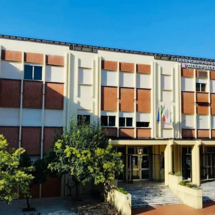 La preside sospesa, gli esposti e il clima teso nel liceo modello di Lamezia: le denunce prima della bufera sul Galileo Galilei