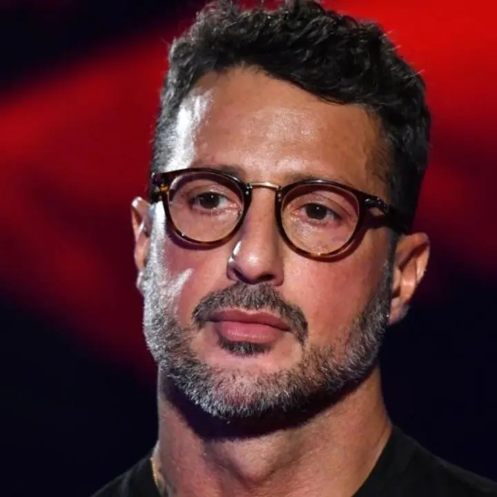 Indagine sul riciclaggio per l’acquisto della casa milanese di Fabrizio Corona da 2,5 milioni: prescrizione per Delfino