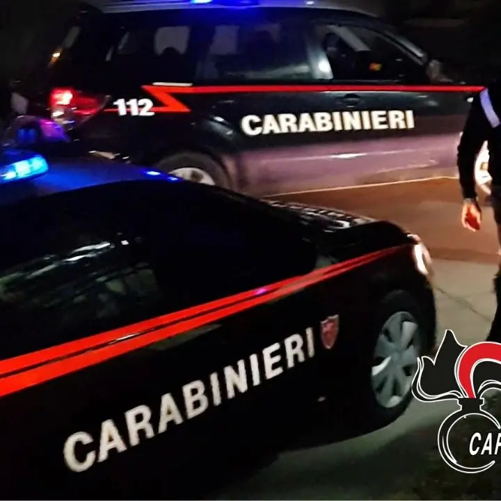 San Ferdinando, minaccia l’ex compagna e cerca di violentarla in casa: arrestato un 25enne