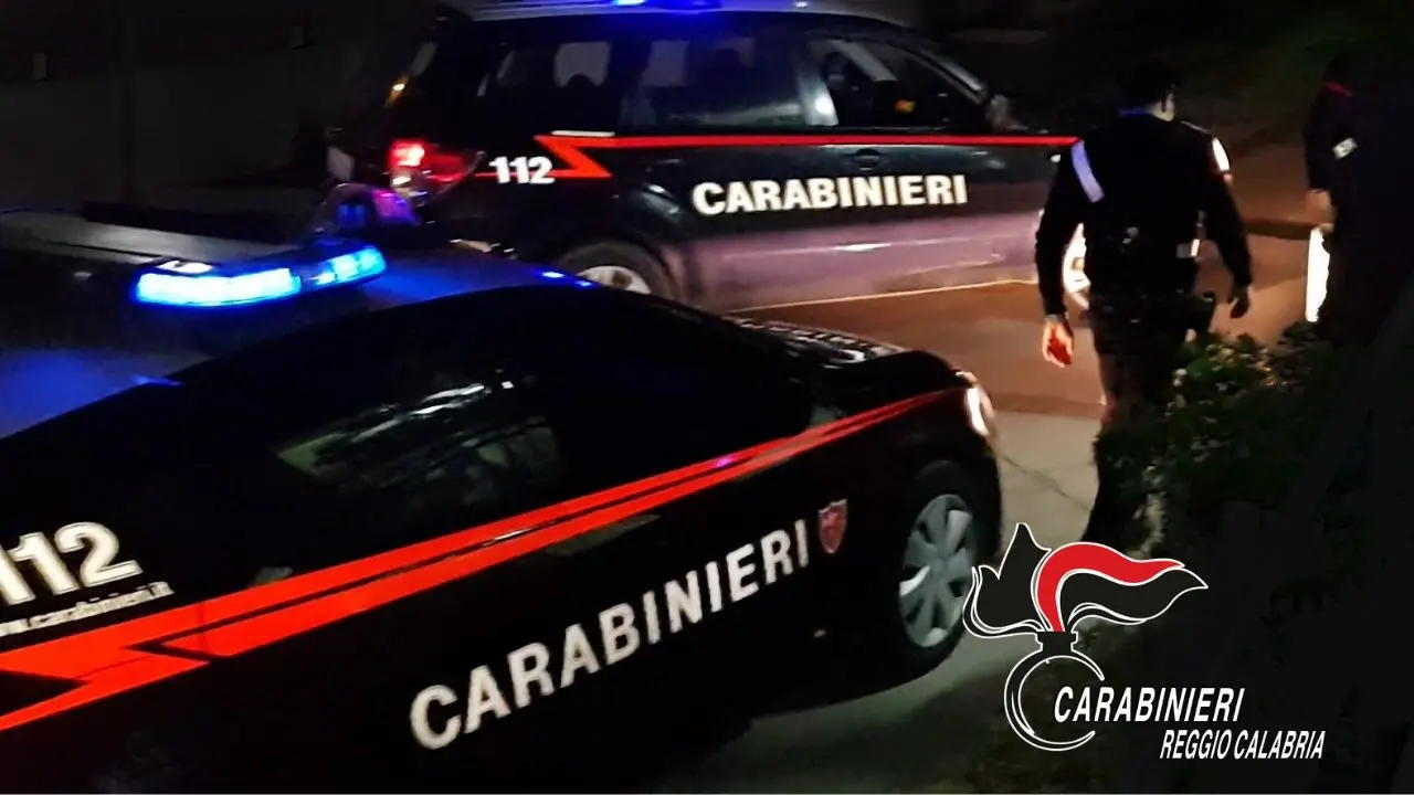 San Ferdinando, minaccia l’ex compagna e cerca di violentarla in casa: arrestato un 25enne