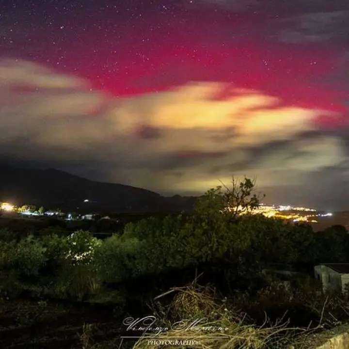 L’Aurora boreale colora nuovamente i cieli della Calabria, lo spettacolo la scorsa notte: ecco le foto