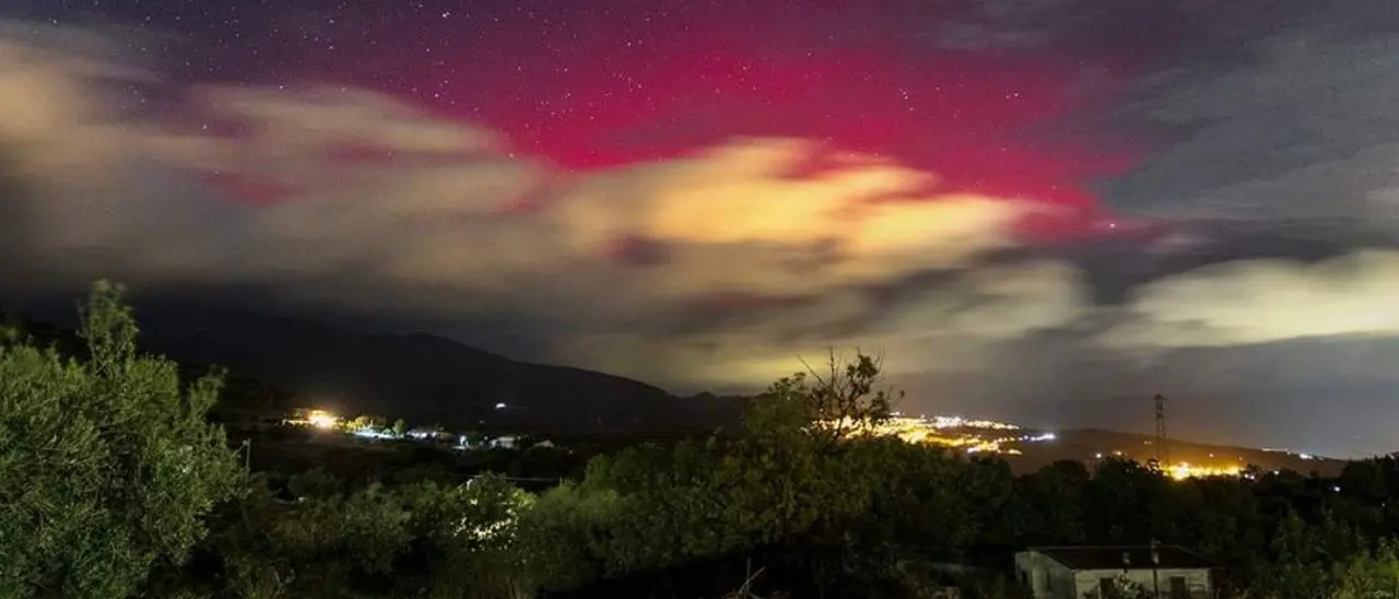 L’Aurora boreale colora nuovamente i cieli della Calabria, lo spettacolo la scorsa notte: ecco le foto