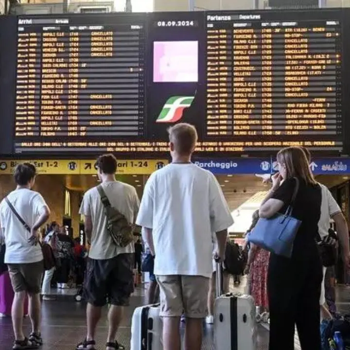 Un’altra giornata di passione per chi viaggia in treno, sciopero di 24 ore: «Possibili ritardi e cancellazioni»