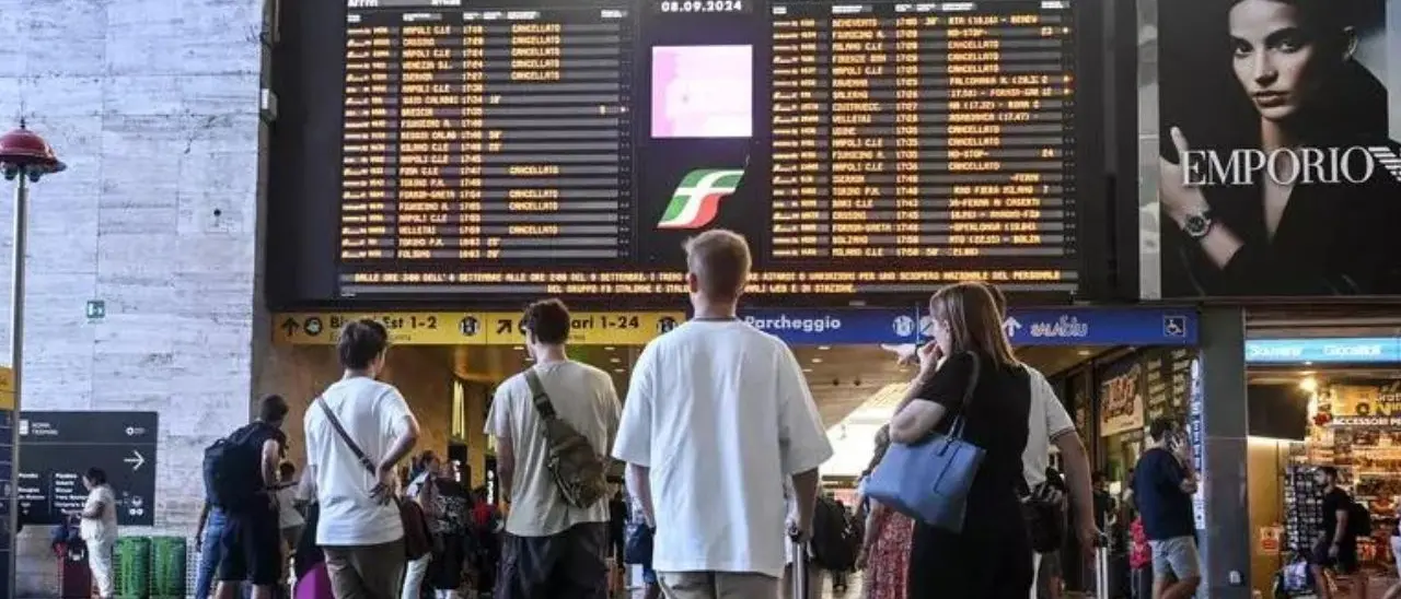 Un’altra giornata di passione per chi viaggia in treno, sciopero di 24 ore: «Possibili ritardi e cancellazioni»