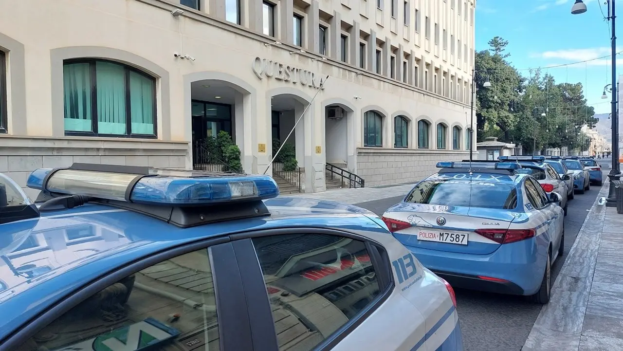 Rubano una borsa e si danno alla fuga: arrestati a Reggio tre pluripregiudicati