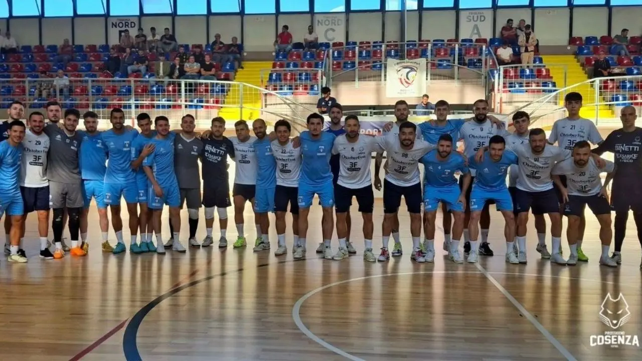 Calcio a 5, la Pirossigeno Cosenza pareggia 3-3 nell’ultimo test pre campionato contro il Manfredonia