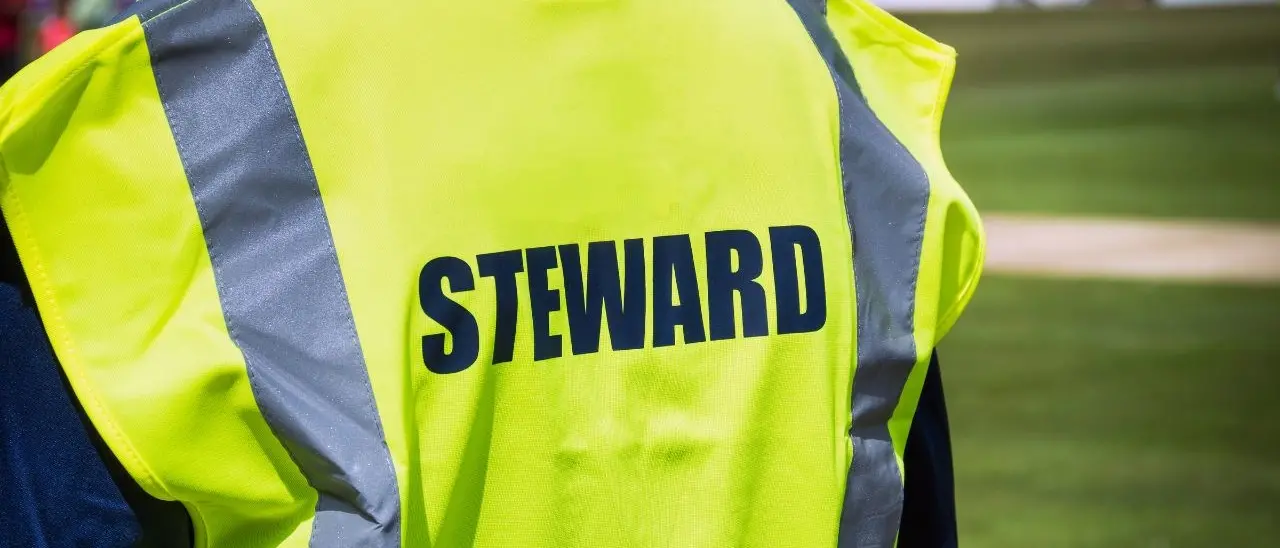 «Non ci hanno mai pagati»: gli steward del Cosenza calcio scendono in piazza