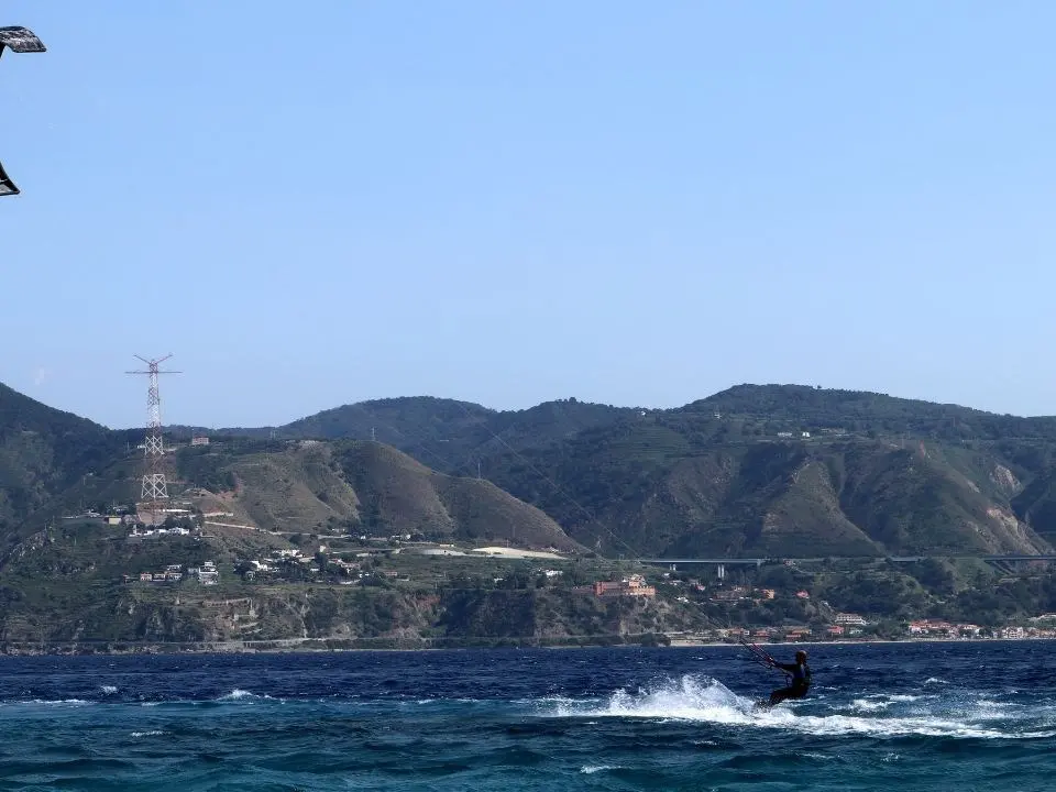 Faglie sismiche sullo Stretto, biodiversità a rischio e costi-benefici, i comitati No Ponte bocciano le integrazioni: «Non stanno in piedi»