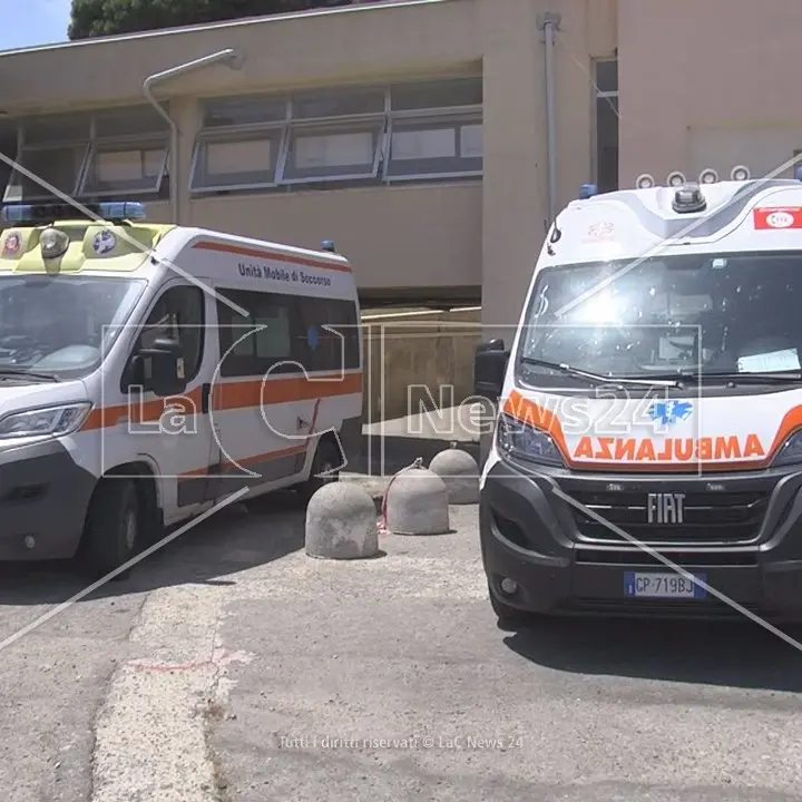 Nuove di zecca ma parcheggiate, venti delle sessanta ambulanze acquistate dall’Asp di Cosenza ferme perché senza airbag