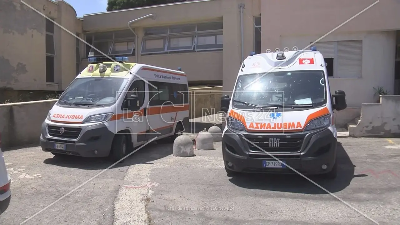 Nuove di zecca ma parcheggiate, venti delle sessanta ambulanze acquistate dall’Asp di Cosenza ferme perché senza airbag