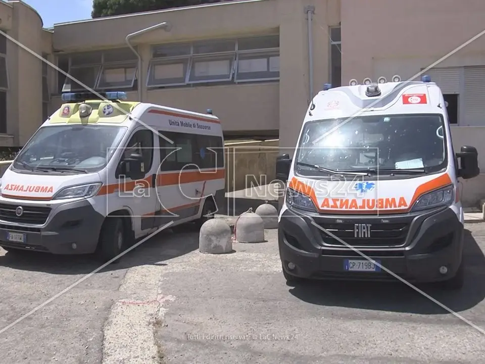 Nuove di zecca ma parcheggiate, venti delle sessanta ambulanze acquistate dall’Asp di Cosenza ferme perché senza airbag