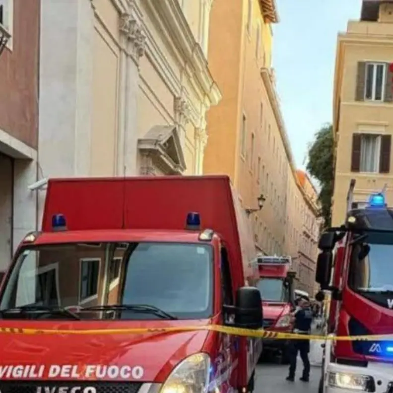 Roma, ascensore precipita durante la manutenzione: morto operaio 48enne. Feriti due colleghi