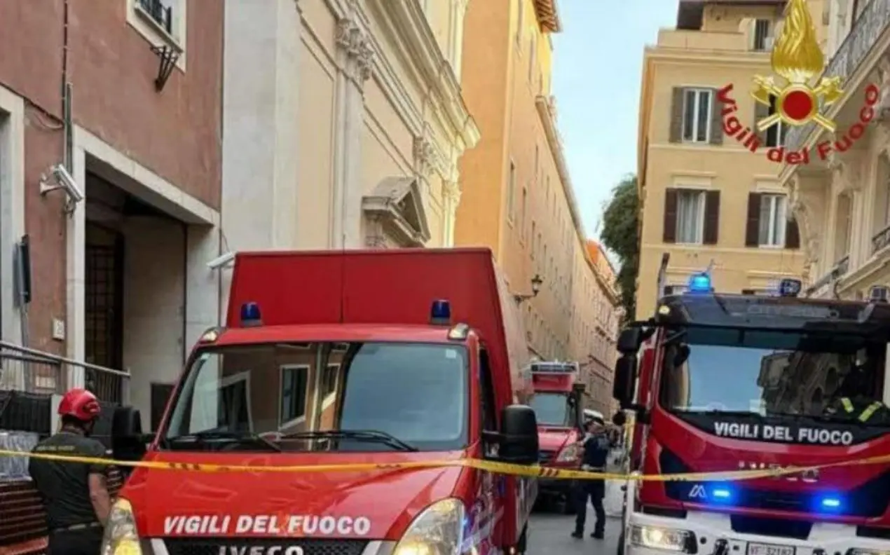 Roma, ascensore precipita durante la manutenzione: morto operaio 48enne. Feriti due colleghi