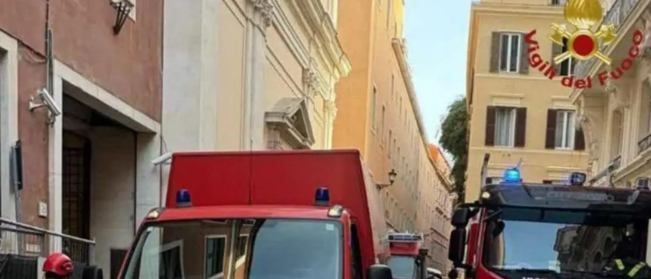 Roma, ascensore precipita durante la manutenzione: morto operaio 48enne. Feriti due colleghi