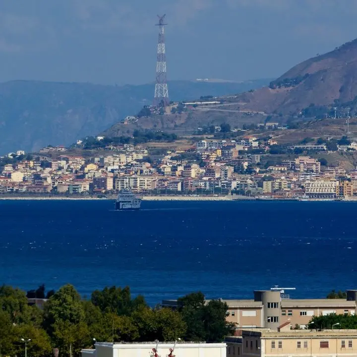 Ponte, la Stretto di Messina ignora l’Arpacal: nessuna risposta ai dubbi su erosione, impatto sull’ambiente marino e gestione delle cave