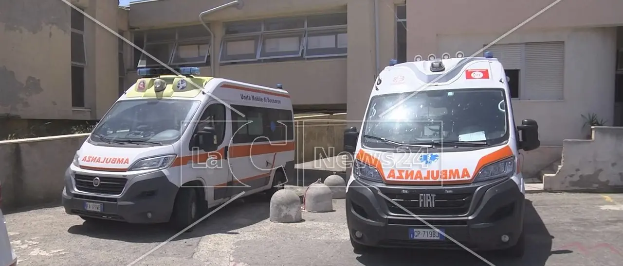 L’Asp di Cosenza precisa: le ambulanze senza airbag non sono 20, ma 25 e circolano normalmente