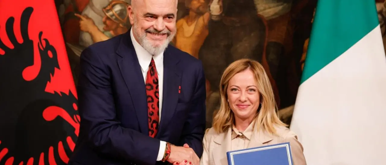 Il grande piano Meloni-Rama: migranti, milioni e spaghetti “alla finta italiana” in Albania