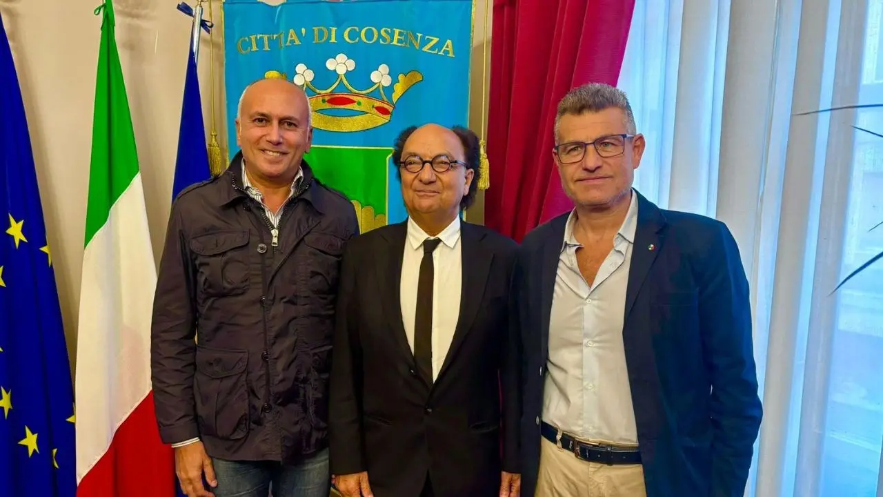 Cosenza Calcio, incontro «cordiale» tra Guarascio e Caruso: il patron garantisce la «solidità societaria»