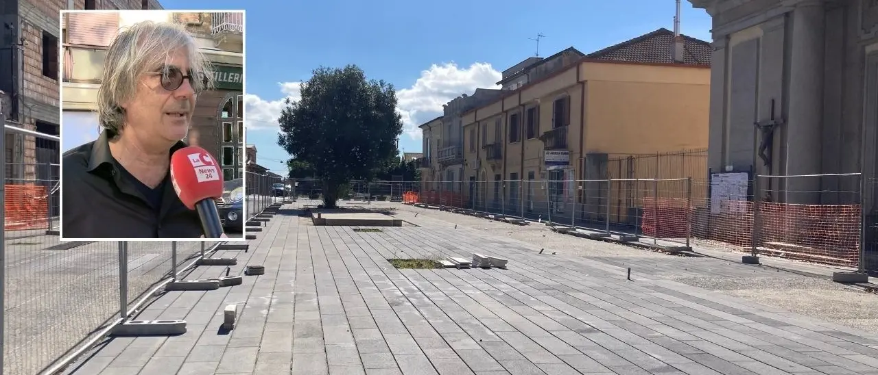 Vibo, i lavori in piazza Razza ripartono da due gradini in più: il Comune acquisisce la variante per correggere gli errori