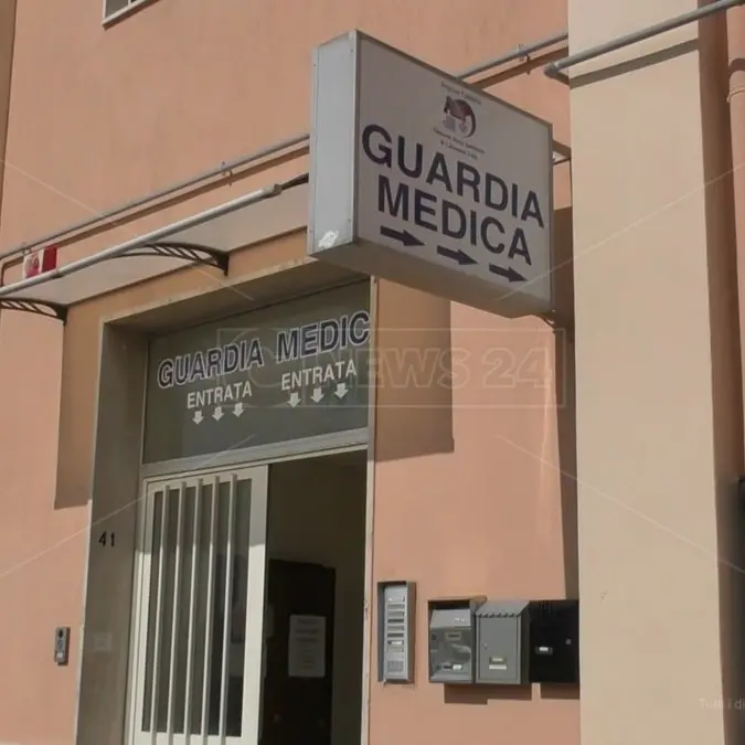 Taglio delle guardie mediche, monta la polemica. «Assumiamo trecento medici cubani e perdiamo 450 giovani laureati calabresi»