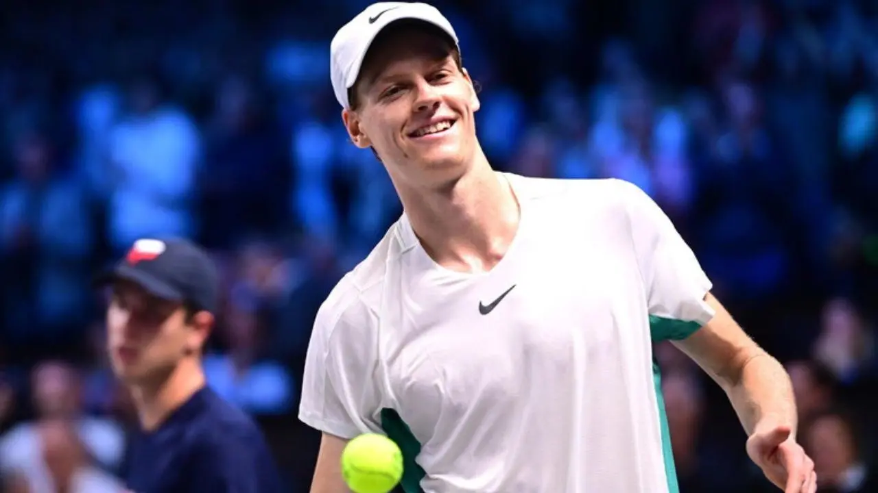 Six Kings Slam, Sinner “asfalta” Medvedev e si regala la semifinale con Djokovic a Riad