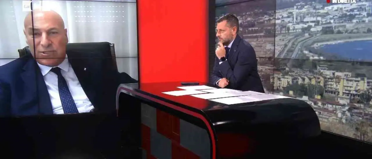 Crotone tra vecchi veleni e nuove speranze. Fari puntati sulla bonifica ma il sindaco Voce avverte: «È finta»