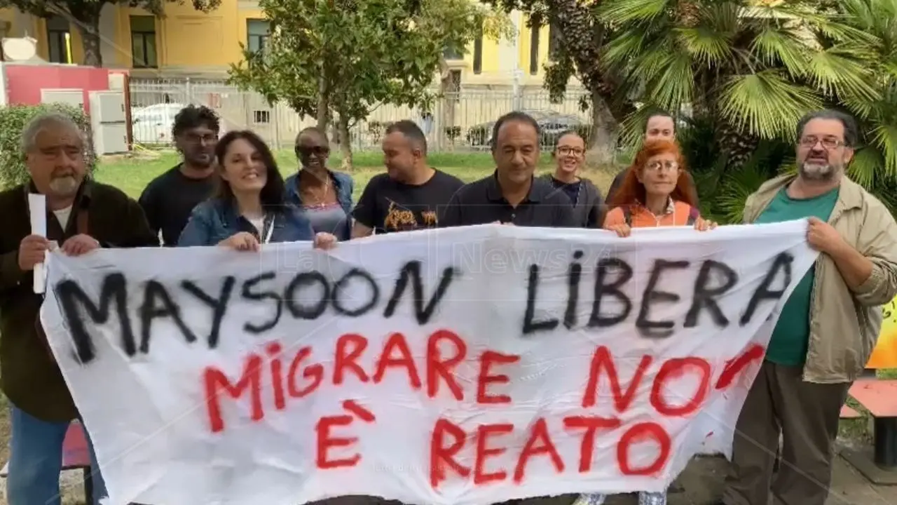 Maysoon Majidi a processo perché accusata di essere una scafista, Mimmo Lucano: «La vogliamo cittadina onoraria di Riace»