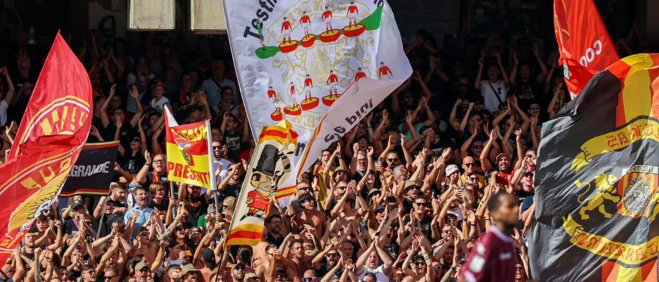 La carica dei 707 per Bari-Catanzaro: i tifosi giallorossi non abbandonano le Aquile neanche il venerdì sera