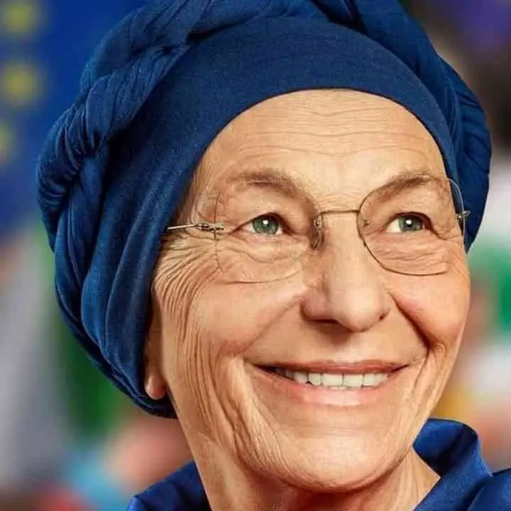 Emma Bonino ricoverata da ieri per problemi respiratori. I medici: «Ora sta meglio, risponde bene alle cure»